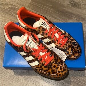 New in box Adidas cheetah print samba